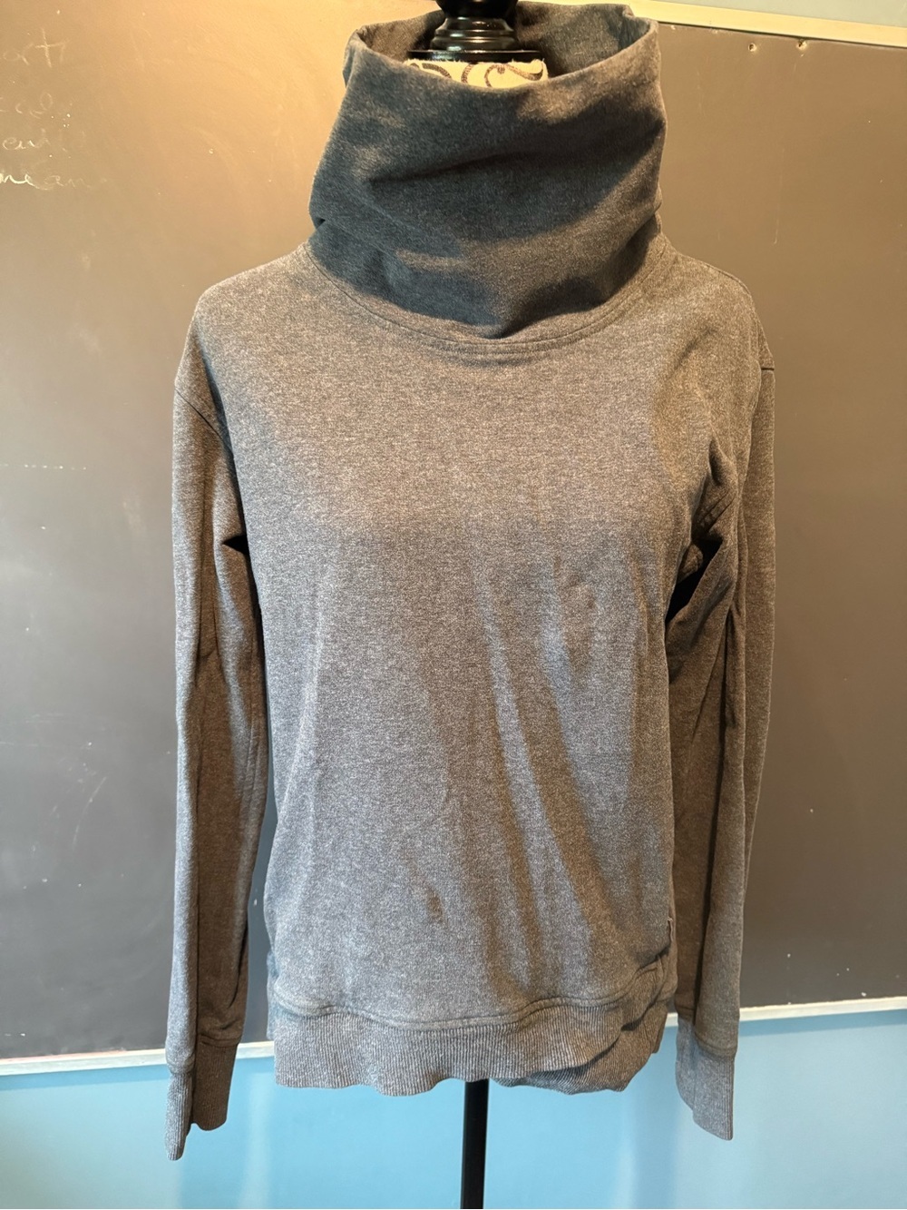 🩶Lululemon Rest Day Pullover🩶
Vintage Sports Grey